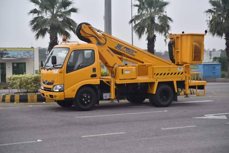 Mazda crane for rent in Lahore